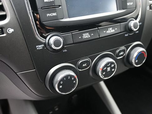 Used 2018 Kia Forte LX w/ LX Rear Camera Package image 17