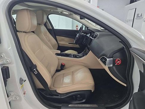 Used 2017 Jaguar XE Prestige image 9