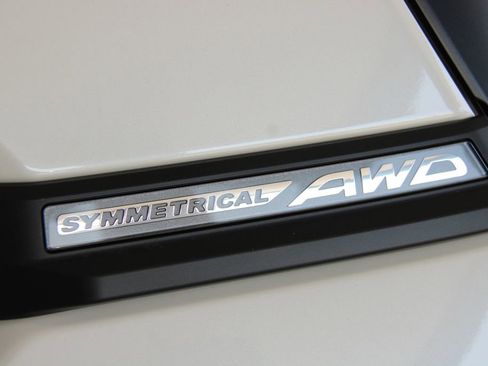 Used 2025 Subaru Forester Premium image 33