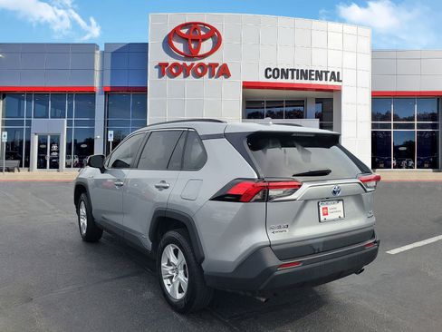 Certified 2021 Toyota RAV4 XLE w/ Convenience Package AWD/4WD image 4