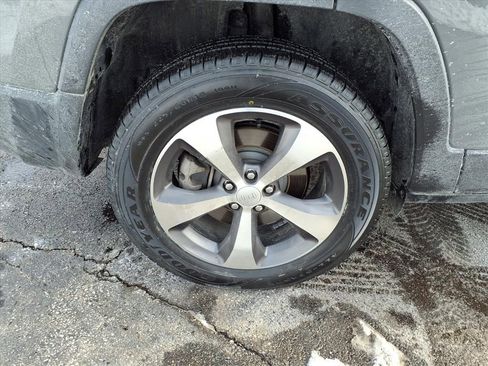 Used 2020 Jeep Cherokee Limited image 38