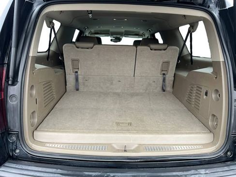 Used 2018 Chevrolet Suburban LT image 19