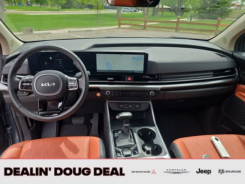 Used 2025 Kia Carnival SX FWD image 13