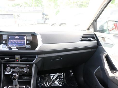 Used 2024 Volkswagen Jetta SE FWD image 18