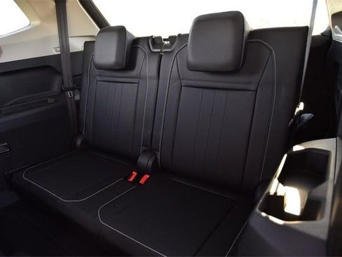 Certified 2022 Volkswagen Tiguan SE w/ Panoramic Sunroof Package image 25