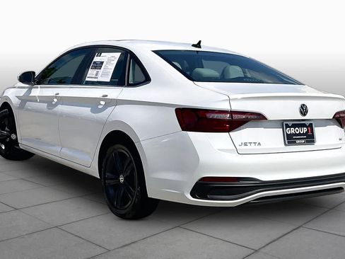 Used 2024 Volkswagen Jetta SE FWD image 11