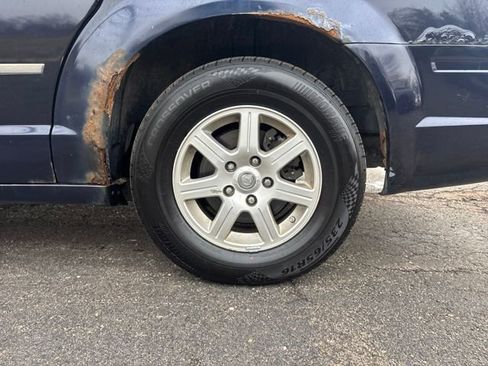 Used 2010 Chrysler Town & Country Touring image 26