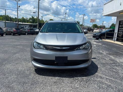 Used 2021 Chrysler Voyager LX FWD image 2