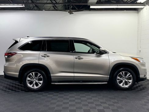 Used 2015 Toyota Highlander XLE AWD/4WD image 4