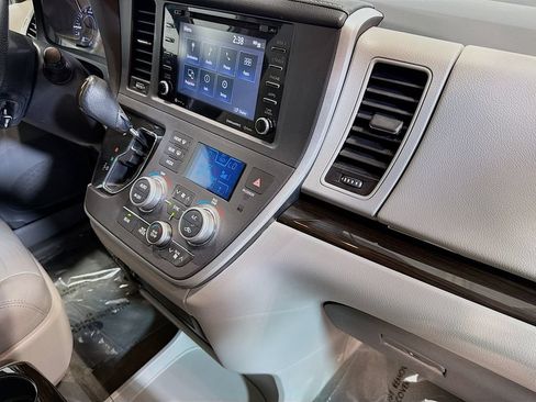 Used 2020 Toyota Sienna XLE w/ XLE Navigation Package AWD/4WD image 32