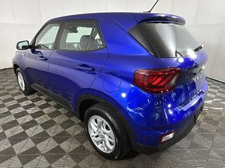 Certified 2025 Hyundai Venue SE FWD video 4