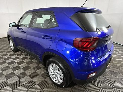 Certified 2025 Hyundai Venue SE FWD image 4