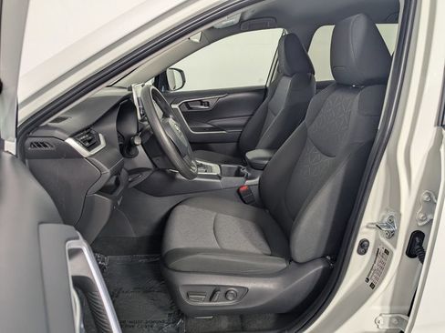 Used 2025 Toyota RAV4 XLE FWD image 13