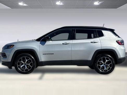 Used 2025 Jeep Compass Limited AWD/4WD image 2