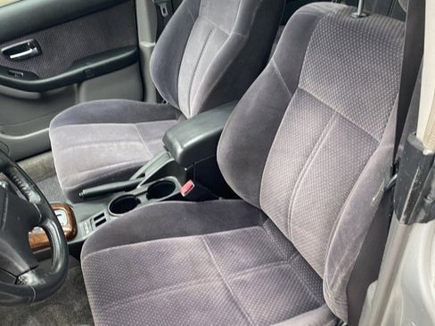 Used 2003 Subaru Legacy L image 9