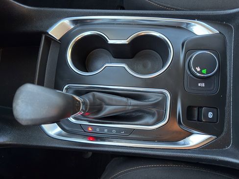 Used 2021 Chevrolet Traverse LT image 21