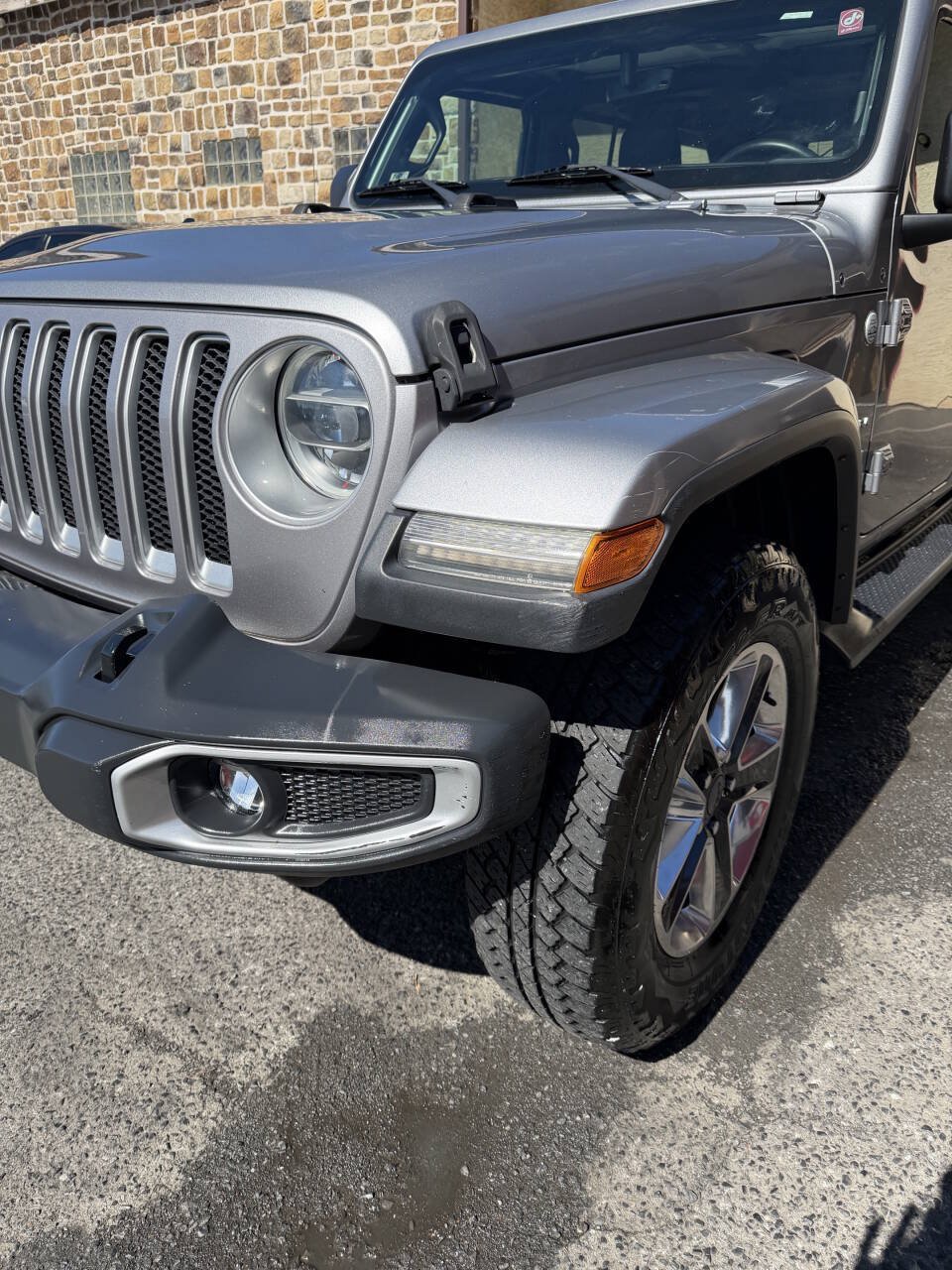 Used 2018 Jeep Wrangler Unlimited Sahara AWD/4WD image 10