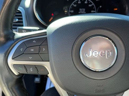 Certified 2021 Jeep Grand Cherokee Laredo w/ Security & Convenience Group image 28