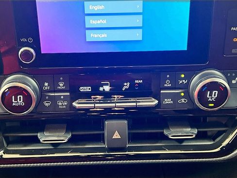 Used 2023 Toyota Highlander XSE FWD image 13