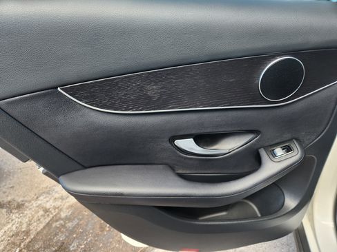 Used 2021 Mercedes-Benz GLC 300 4MATIC image 10