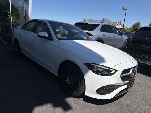 Used 2022 Mercedes-Benz C 300 4MATIC Sedan image 2