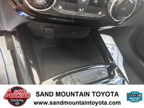 Used 2025 Chevrolet Trax RS FWD image 22