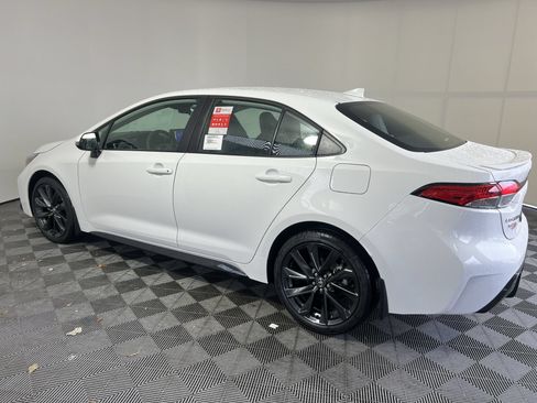Used 2024 Toyota Corolla SE FWD image 6