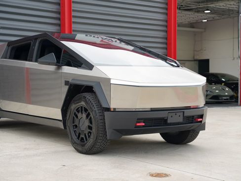 Used 2024 Tesla Cybertruck AWD Crew Cab image 7