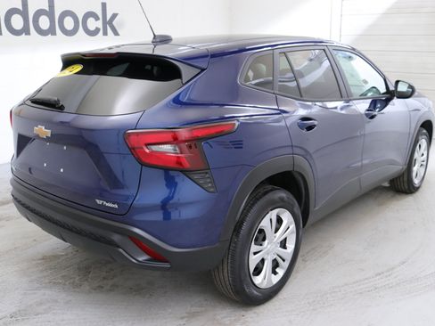 Used 2024 Chevrolet Trax LS image 9