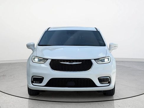 Used 2022 Chrysler Pacifica Touring-L FWD image 4