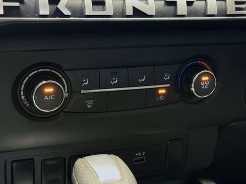 Used 2025 Nissan Frontier SV image 10