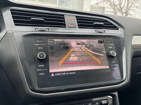 Used 2018 Volkswagen Tiguan SE w/ Panoramic Sunroof Package image 10