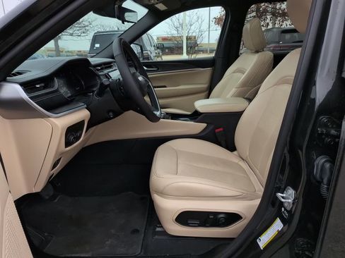 Certified 2025 Jeep Grand Cherokee L Limited w/ Luxury Tech Group II AWD/4WD image 21