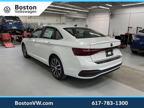 New 2026 Volkswagen Jetta SE image 2