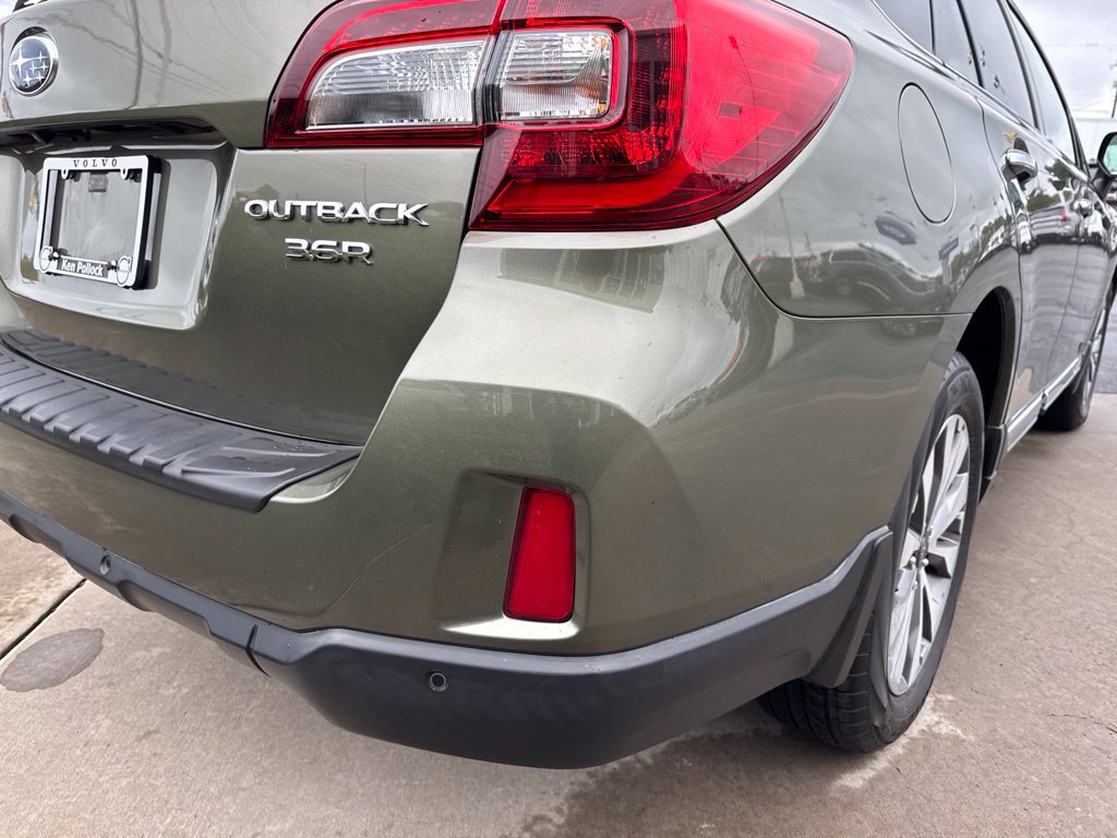 Used 2017 Subaru Outback 3.6R Touring AWD/4WD image 14