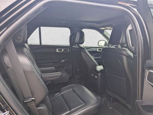 Used 2020 Ford Explorer XLT w/ Equipment Group 202A RWD image 14
