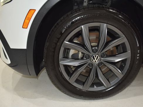 Used 2022 Volkswagen Tiguan SE AWD/4WD image 6