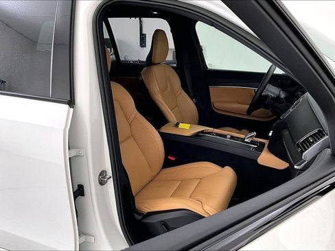 Used 2023 Volvo XC90 T8 Ultimate image 11