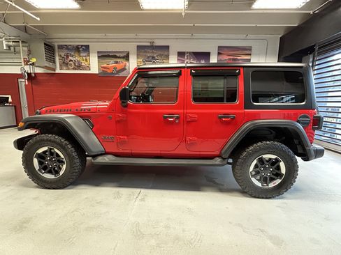 Used 2022 Jeep Wrangler Unlimited Rubicon w/ Cold Weather Group AWD/4WD image 2