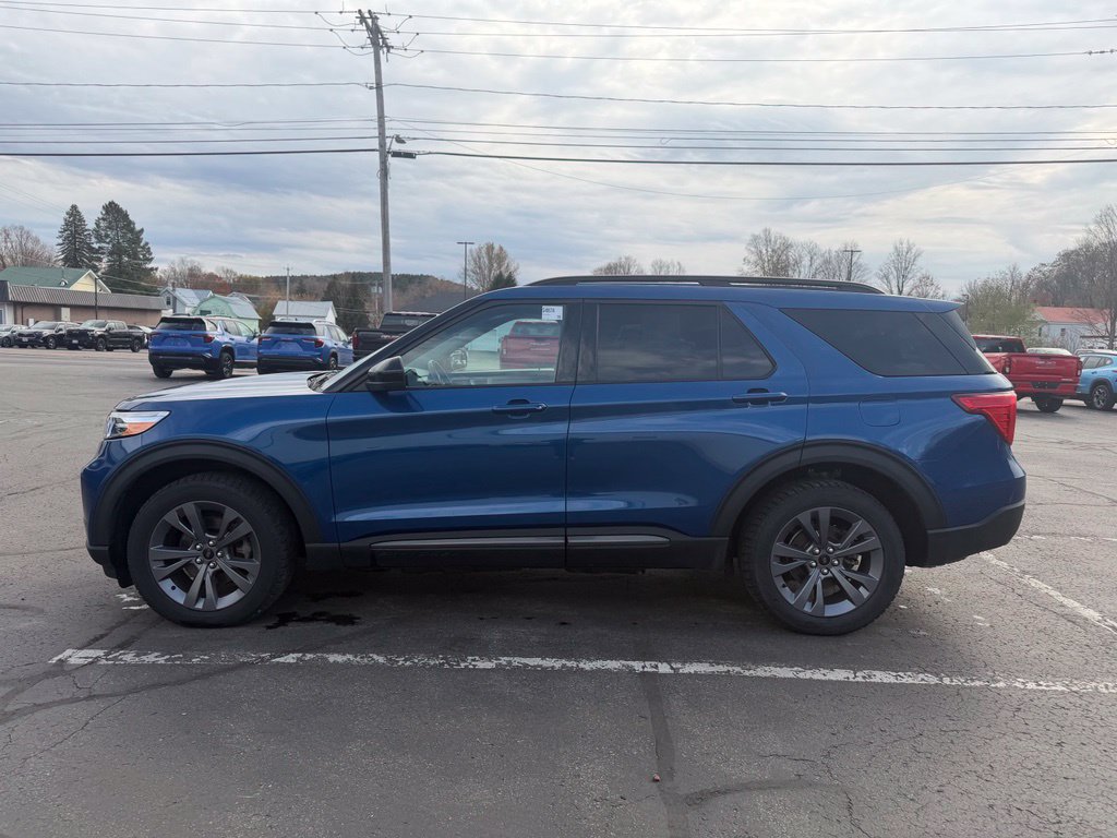Used 2022 Ford Explorer XLT w/ Equipment Group 202A AWD/4WD image 4