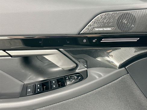 New 2026 BMW 530i xDrive w/ Premium Package AWD/4WD image 34