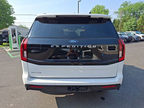 Certified 2025 Ford Expedition Active AWD/4WD image 6