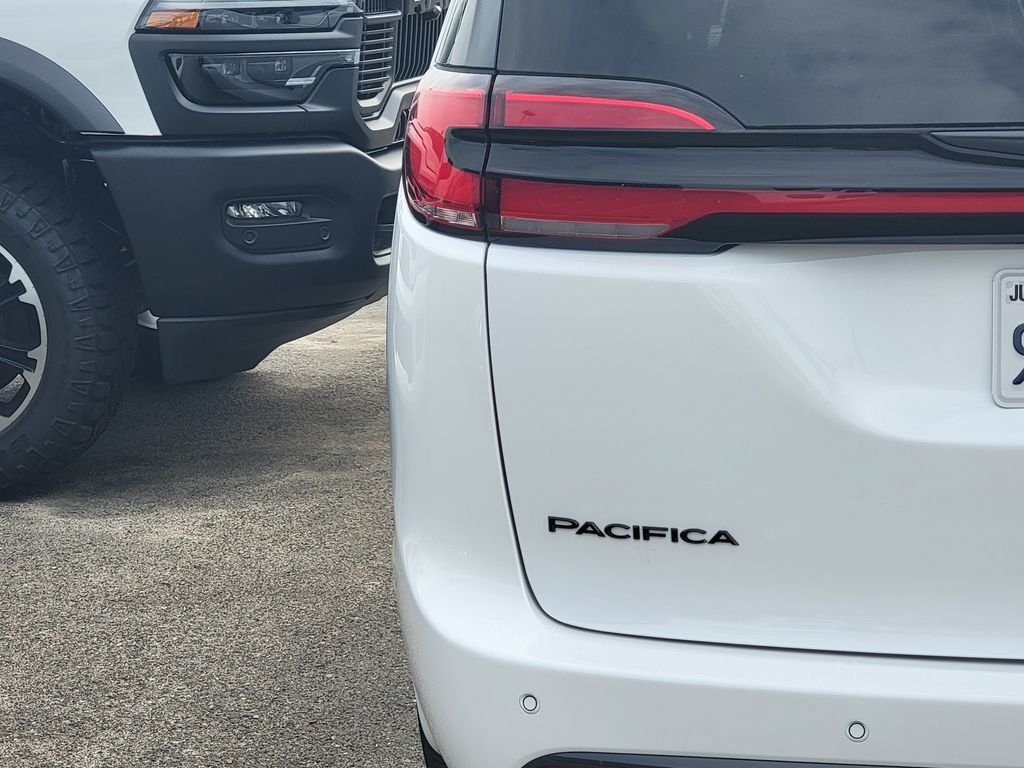 New 2025 Chrysler Pacifica Select w/ Fav Edition Package FWD image 6