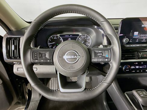 Used 2025 Nissan Pathfinder SV FWD image 11