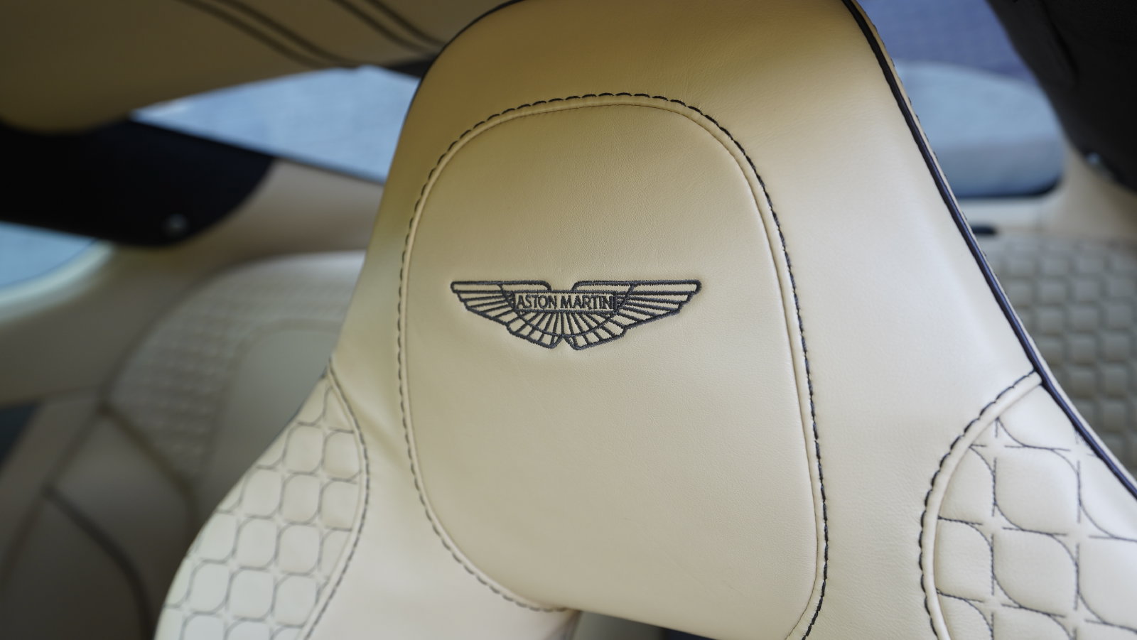 Used 2015 Aston Martin Vanquish Coupe RWD image 33