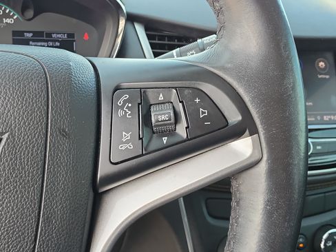 Used 2020 Chevrolet Trax LT w/ LT Convenience Package FWD image 21