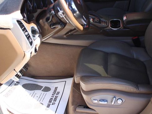Used 2011 Porsche Cayenne Turbo AWD/4WD image 10