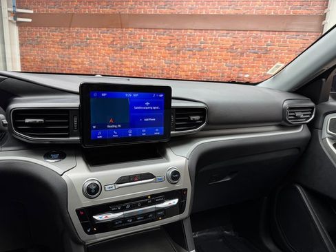 Certified 2022 Ford Explorer XLT w/ Equipment Group 202A image 17