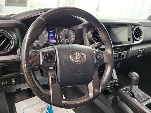 Used 2016 Toyota Tacoma SR5 AWD/4WD image 7