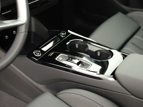 New 2027 Audi Q6 e-tron Prestige AWD/4WD image 17